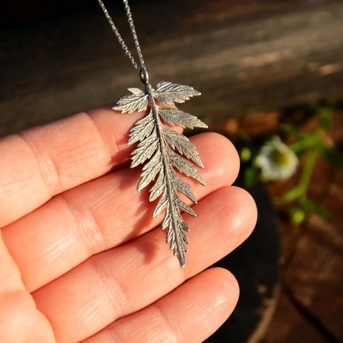 Naszyjnik z listka paprotki