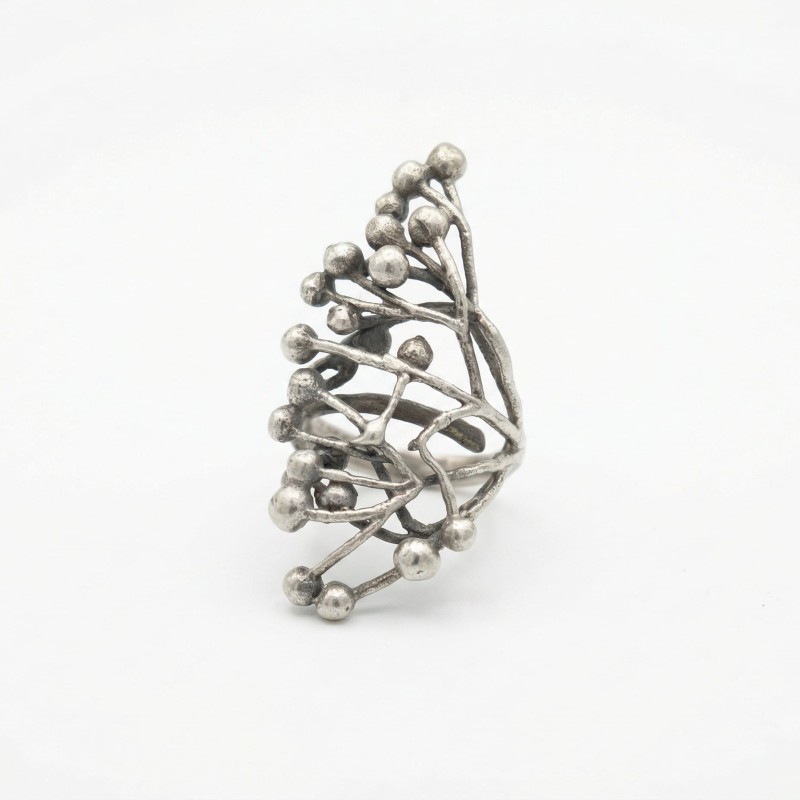 srebrny pierścionek z ziarenek lipy3.jpg