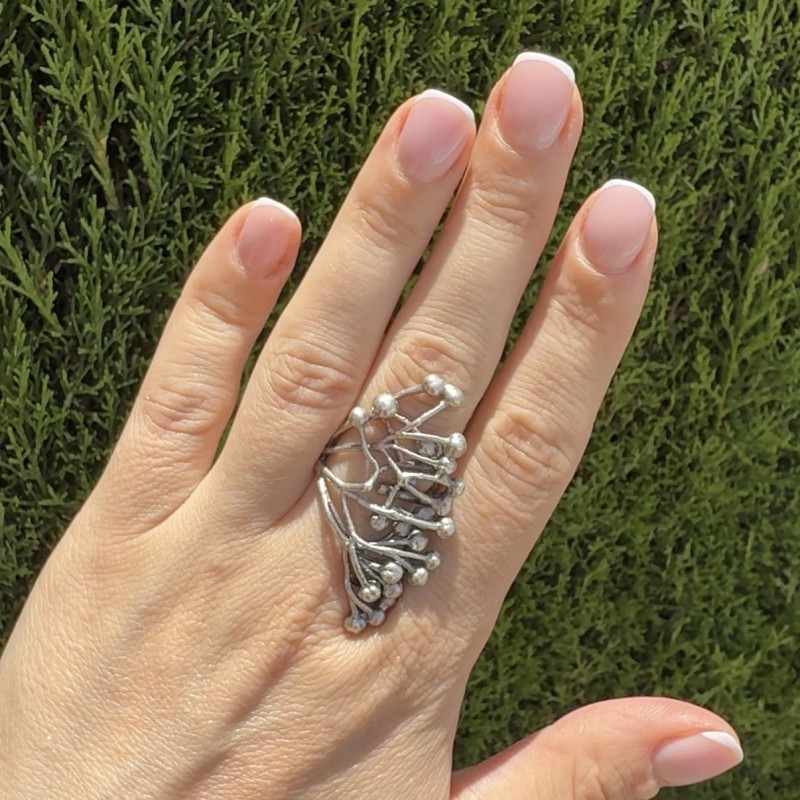 srebrny pierścionek z ziarenek lipy.JPEG