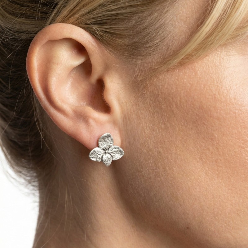 kolczyki małe hortensje srebne sztyfty.jpg