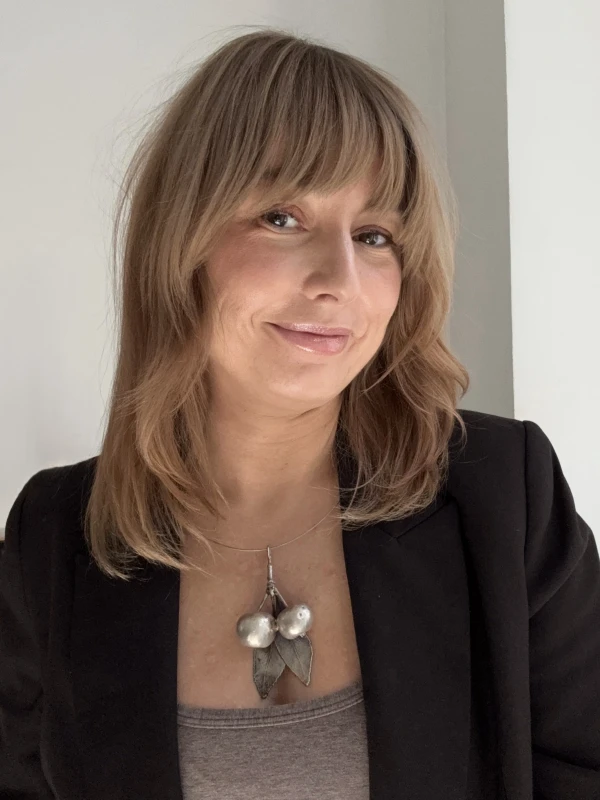 Srebrny naszyjnik galwaniczny z rajskiego jabłuszka na modelce