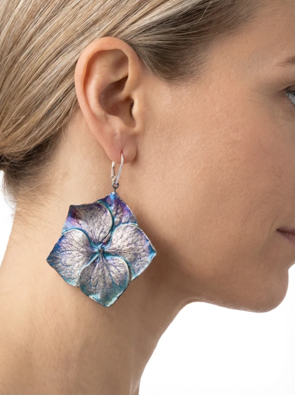 kolczyki z dużych kwiatów hortensji