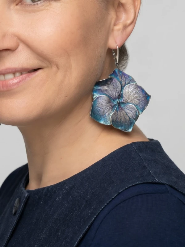 kolczyki z dużych kwiatów hortensji