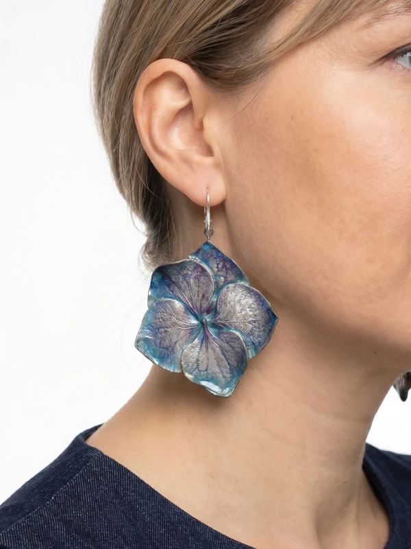 kolczyki z dużych kwiatów hortensji