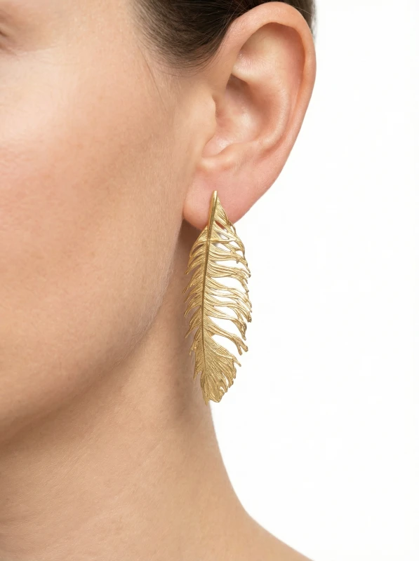 Kolczyki sztyfty z pióra w kolorze złota
