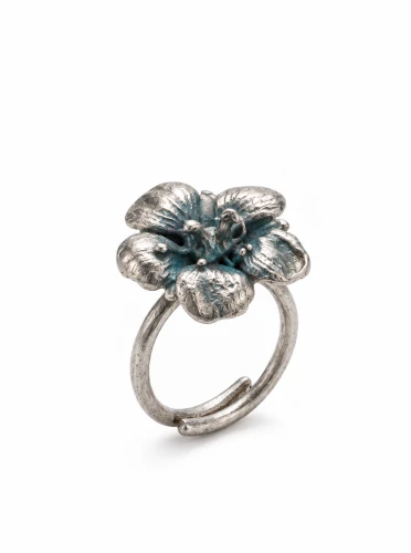 Skalnica - Pierścionek z kwiatka skalnicy ze srebra