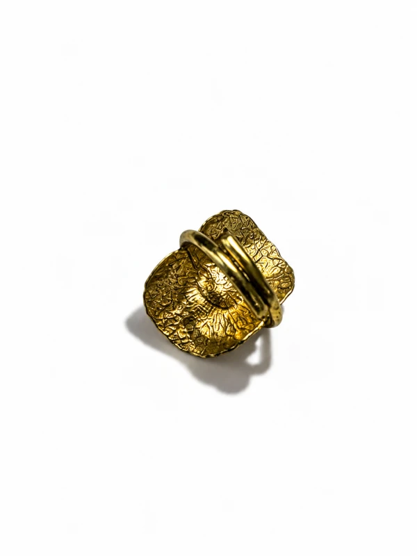 Złoty, fakturowany kwiatowy ornament.png